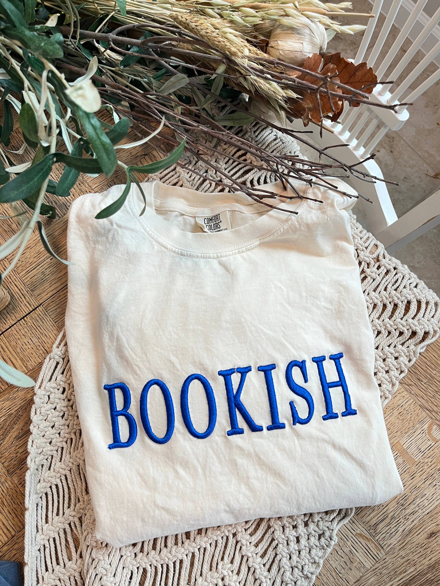 Bookish T-shirt-Puff Embroidery (Brown)