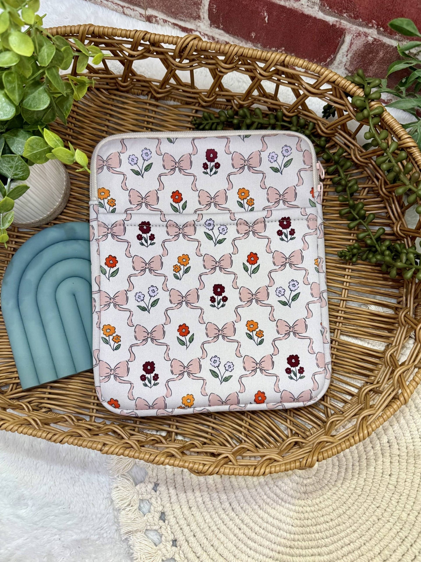 Bows and Flowers Book/Kindle Sleeve