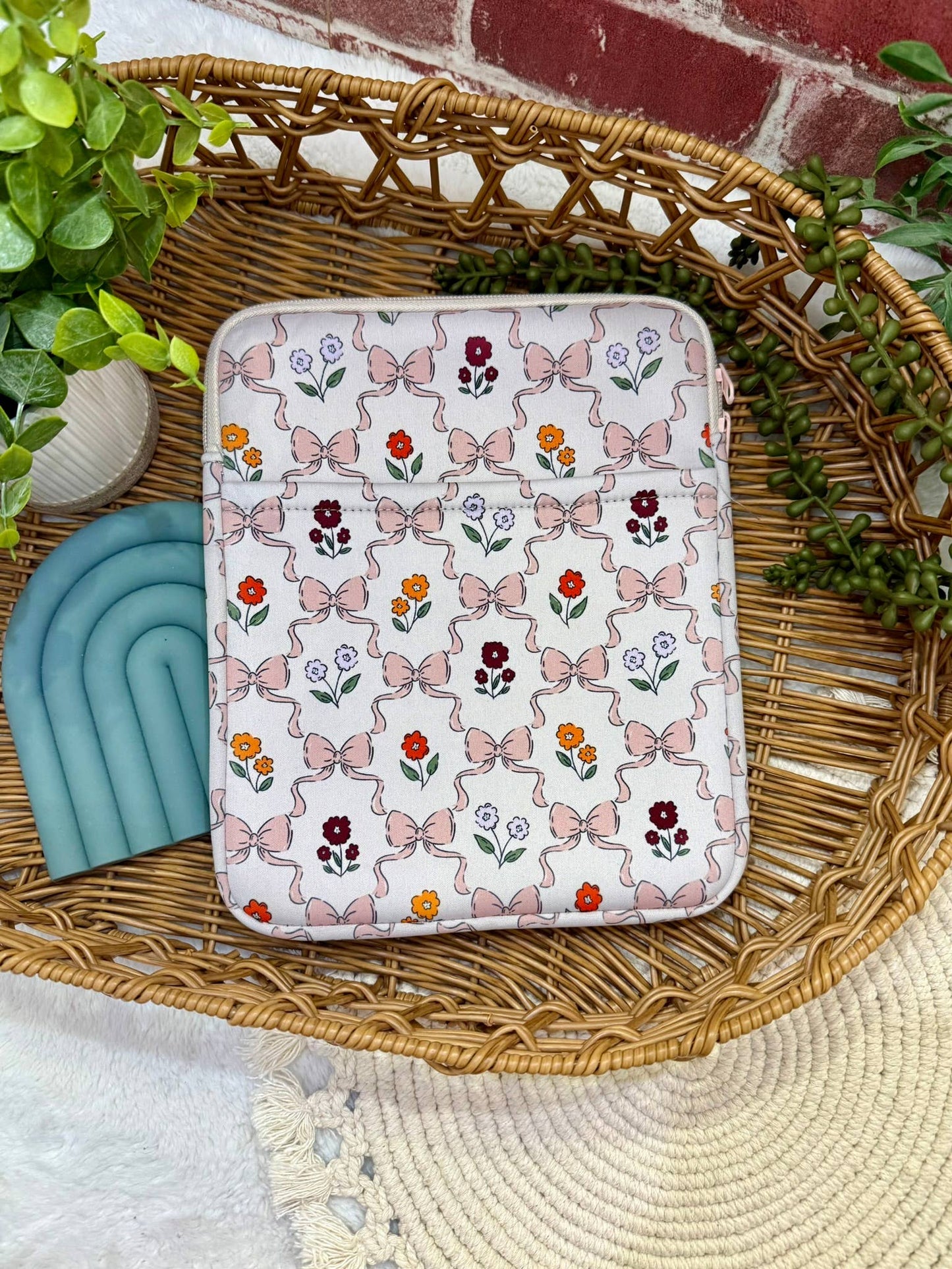 Bows and Flowers Book/Kindle Sleeve