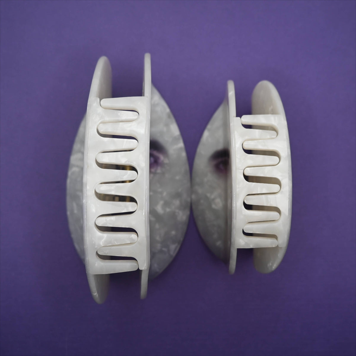 Medium Twilight Eggward Hair Clip