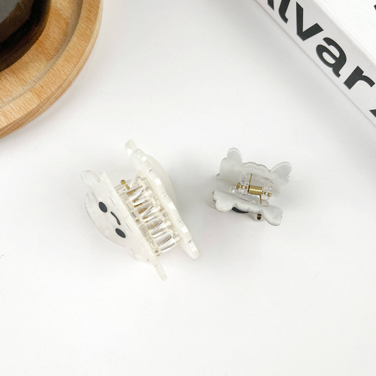 Small Ghost Hair Claw Clip