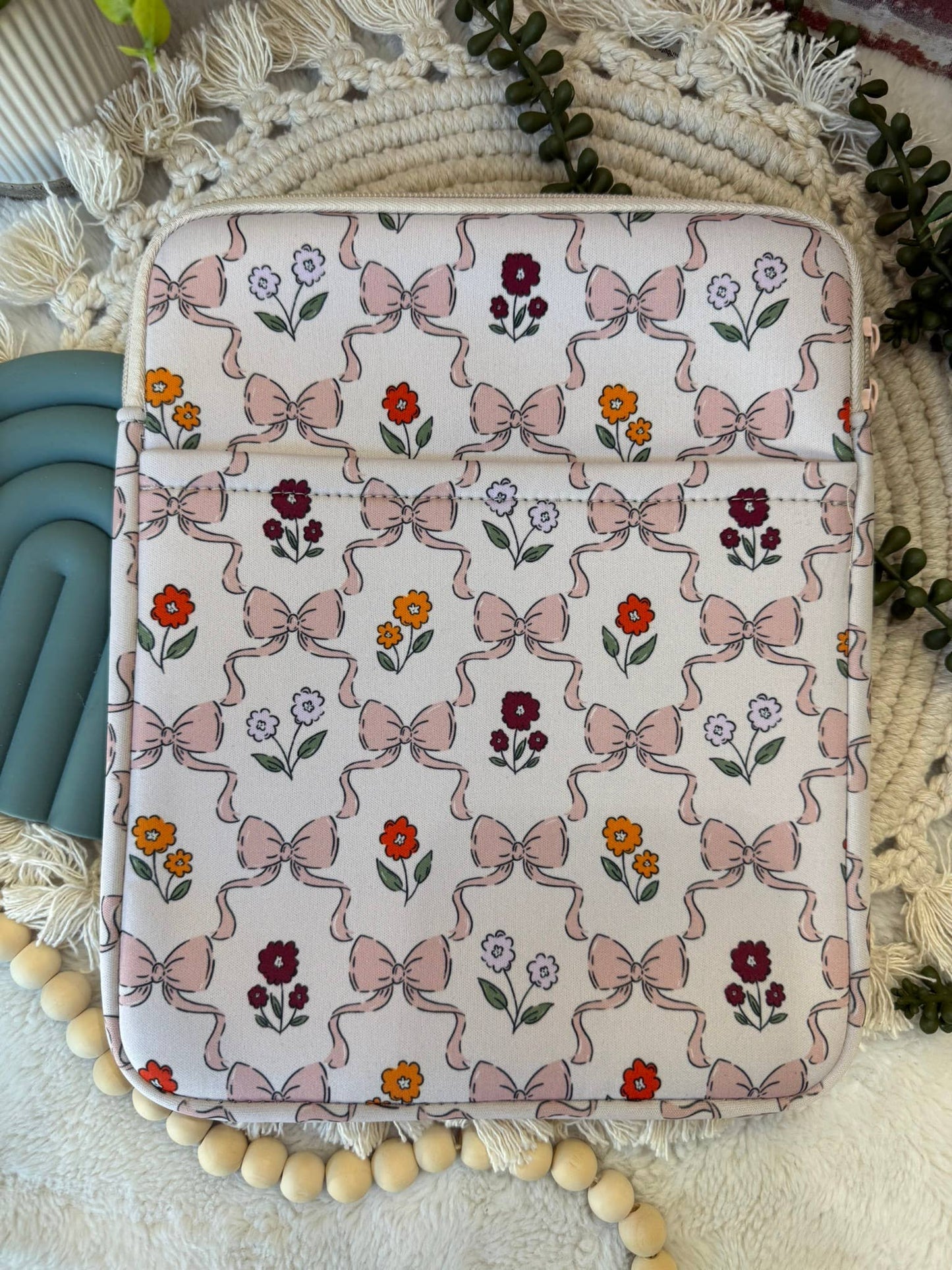 Bows and Flowers Book/Kindle Sleeve